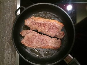 Steaks in der Pfanne