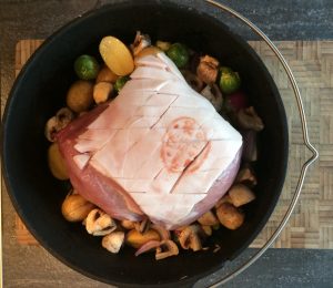 Krustenbraten auf Gemüse