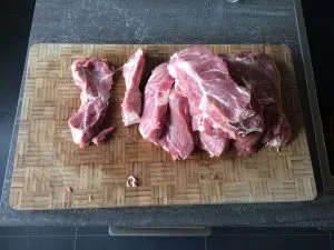 Schichtfleisch: Schweinenacken in Scheiben