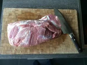Schichtfleisch: Schweinenacken am Stück 