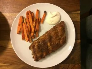 Fertige Spareribs aus dem Dutch Oven