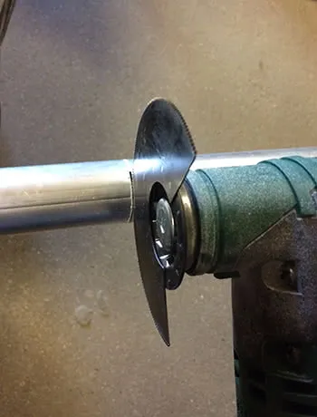 DIY: Stehtisch aus Ölfass bauen: Alu schneiden