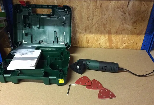 DIY: Stehtisch aus Ölfass bauen: Schleifen mit Multitool