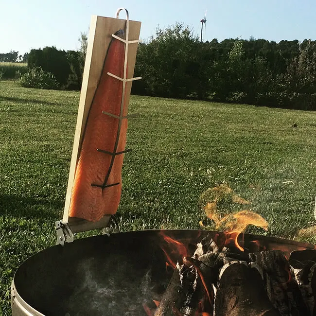 Flammlachs: Lachs am Feuer