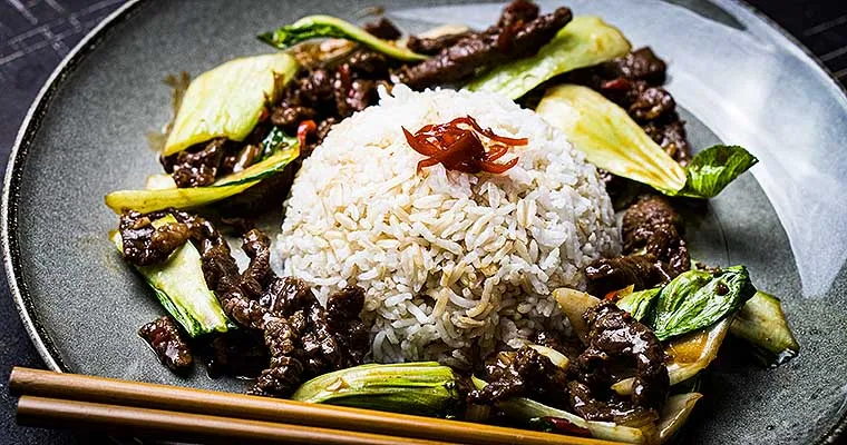 asiatisches Rindfleisch mit Pak-Choi