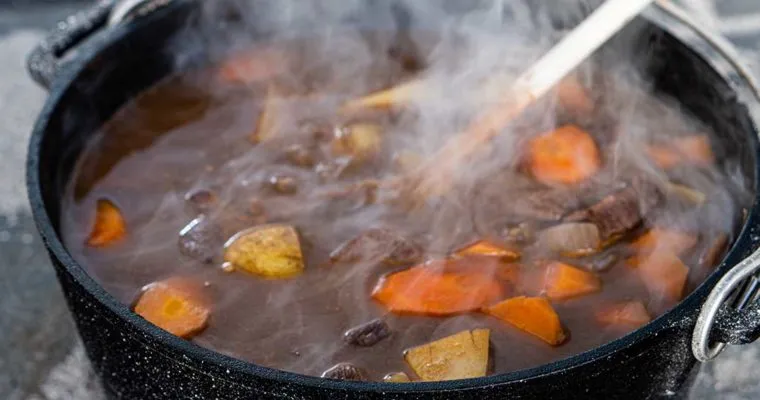 Rinderragout aus dem Dutch Oven