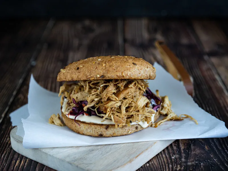 saftiger Pulled Chicken Burger